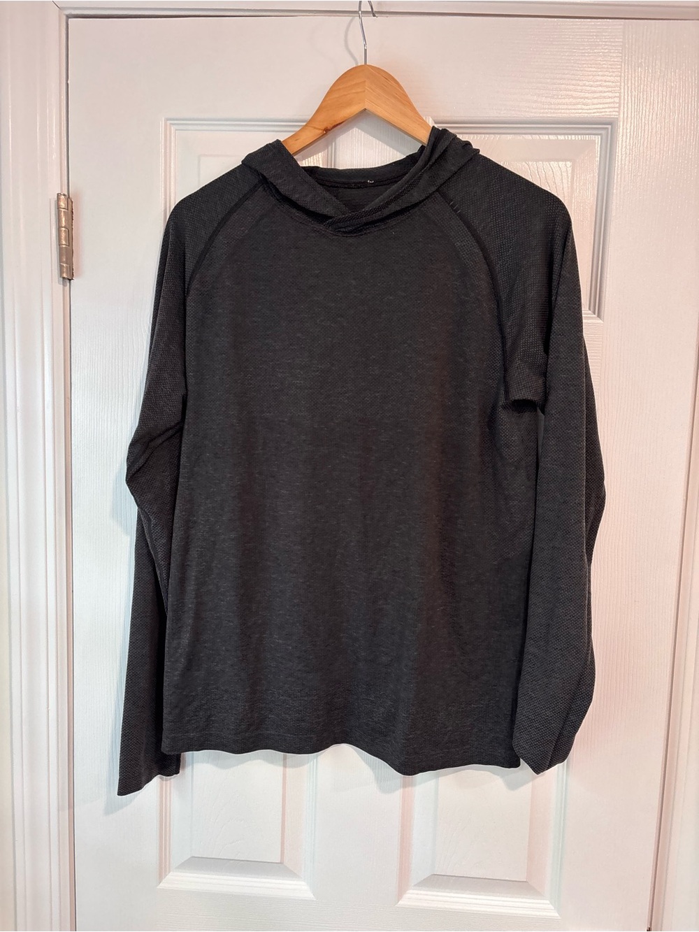 Lululemon Metal Vent Tech Hoodie in a dark gray heathered color size men's M